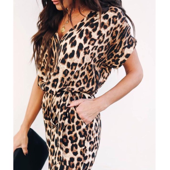 ✨HP✨Leopard print jumpsuit - Picture 3 of 5